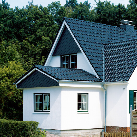 Detached house with roof tile 