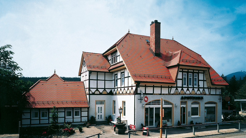 Historical building with plain tile KLASSIK natural red